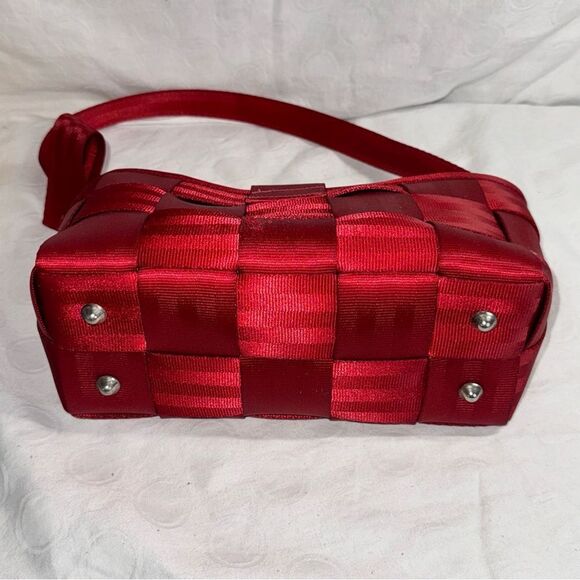 The Original Seatbelt Bag Shoulder Handbag Purse RED w/seatbelt tag - Picture 5 of 8
